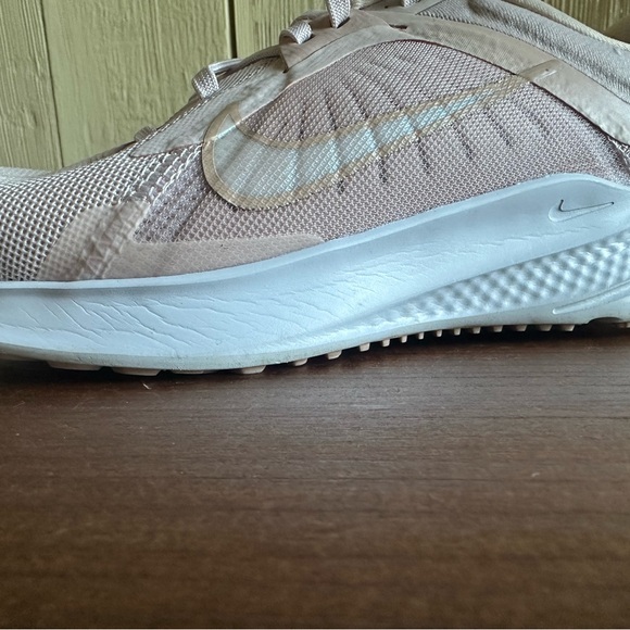Nike Quest 5 Women's Running Shoes Barely Rose Pink White Size 7.5 - Picture 7 of 11